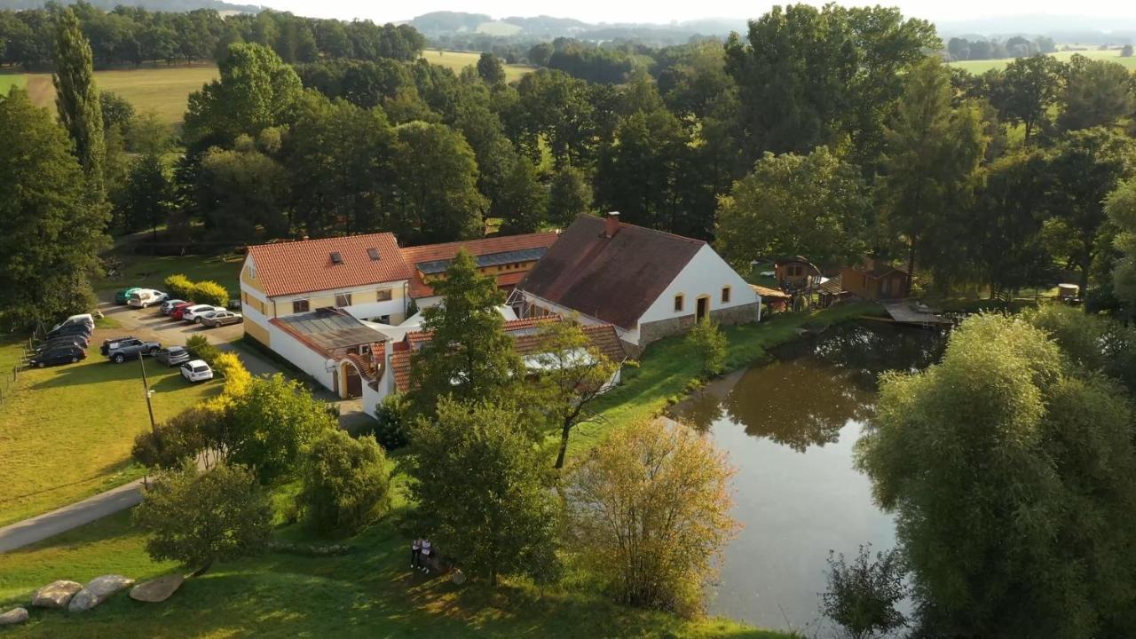 Strnadovsky Mlyn Hotel Jesenice  Eksteriør billede